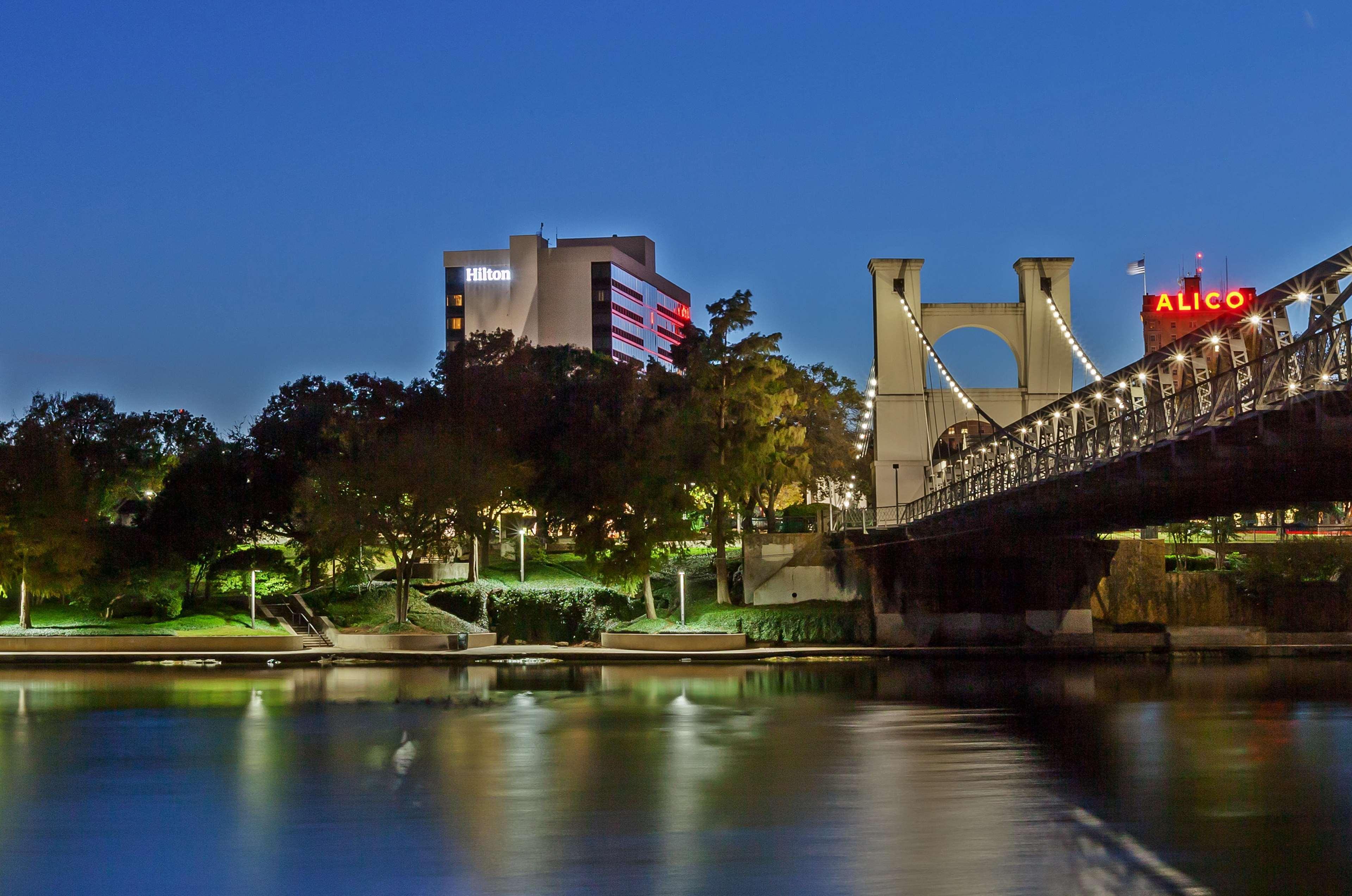 Hilton Waco Hotel Buitenkant foto
